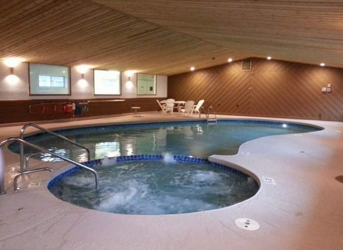 Redwood Motor Inn - Web Listing (newer photo)